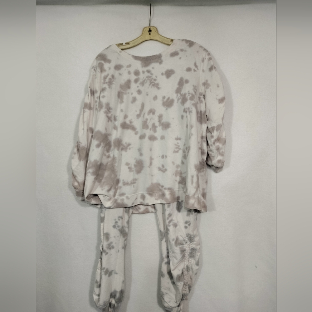 Jane and Delancey White Knit Top with Script Brand Tag
